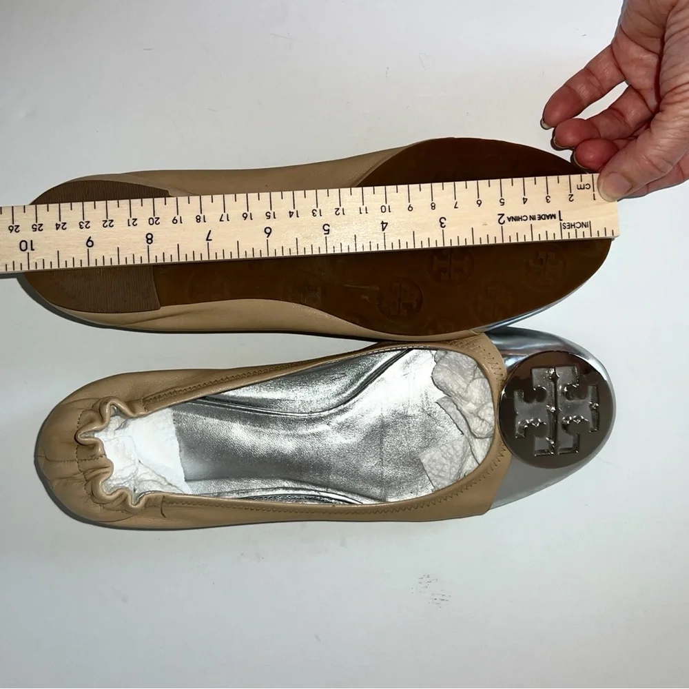 Tory Burch Serena Sz 9 Two Toned Silver Metallic Cap Toe Beige Reva‎ Flats